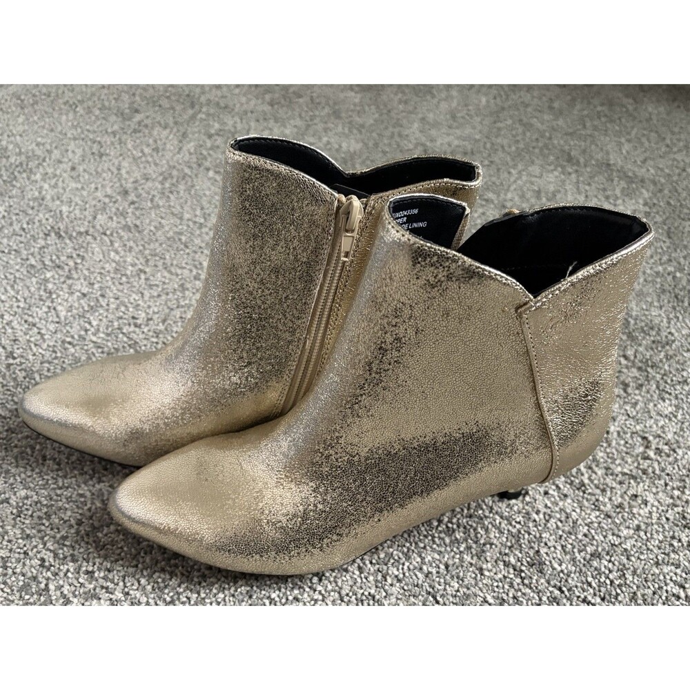 Womens Gold Booties XOXO Size 6.5 NEW